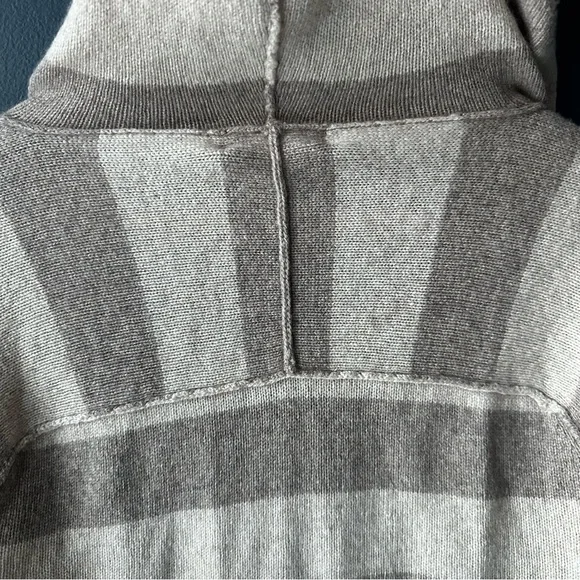 🩶 BANANA REPUBLIC women’s hooded cardigan size medium gray and tan stripes - Picture 9 of 11